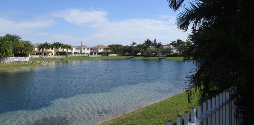 House in Cutler Bay, Florida 4 bedrooms, 205.78 sq.m. № 2028793