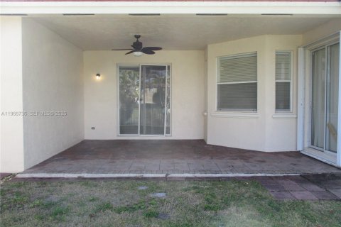 House in Cutler Bay, Florida 4 bedrooms, 205.78 sq.m. № 2028793 - photo 18
