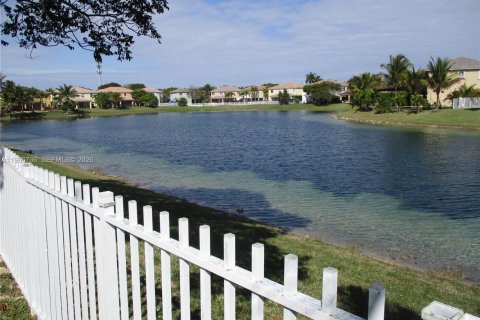 House in Cutler Bay, Florida 4 bedrooms, 205.78 sq.m. № 2028793 - photo 2