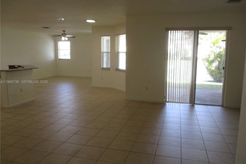House in Cutler Bay, Florida 4 bedrooms, 205.78 sq.m. № 2028793 - photo 15