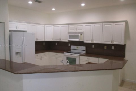 House in Cutler Bay, Florida 4 bedrooms, 205.78 sq.m. № 2028793 - photo 13