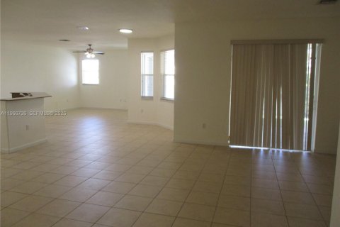 House in Cutler Bay, Florida 4 bedrooms, 205.78 sq.m. № 2028793 - photo 16