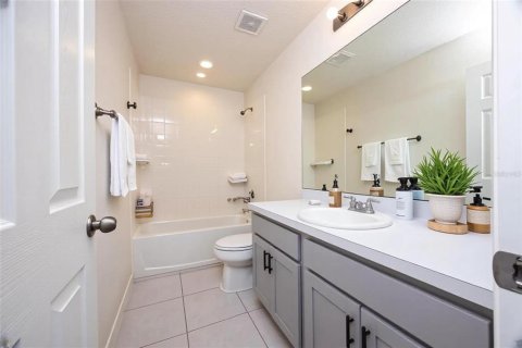 Townhouse in TOHOQUA in Kissimmee, Florida 3 bedrooms, 148.92 sq.m. № 2303238 - photo 14