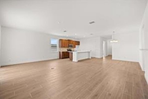 Villa ou maison à louer à Clermont, Floride: 4 chambres, 221.66 m2 № 2425626 - photo 2