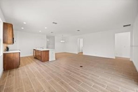 Villa ou maison à louer à Clermont, Floride: 4 chambres, 221.66 m2 № 2425626 - photo 4