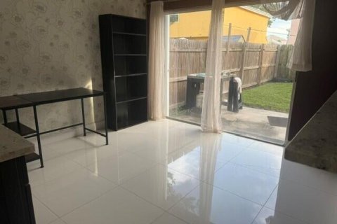 Villa ou maison à louer à Margate, Floride: 3 chambres, 139.35 m2 № 2421173 - photo 4