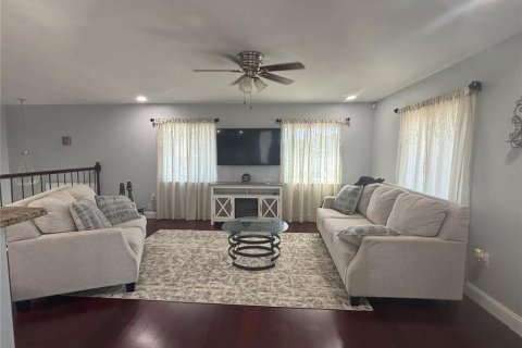 Villa ou maison à vendre à Orlando, Floride: 5 chambres, 223.24 m2 № 2142038 - photo 4