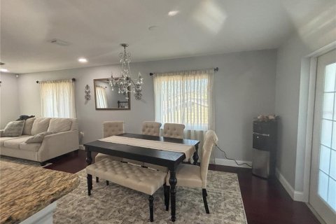 Villa ou maison à vendre à Orlando, Floride: 5 chambres, 223.24 m2 № 2142038 - photo 3