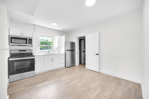 Снять в аренду виллу или дом в Майами, Флорида 2 спальни, 87.05м2, № 2029957 - фото 19