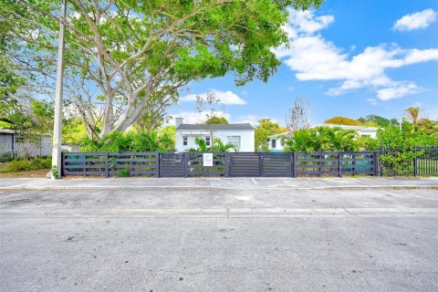 Дом в Майами, Флорида 2 спальни, 87.05м2 № 2029957