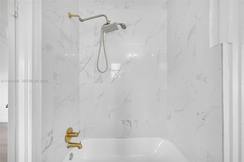 Снять в аренду виллу или дом в Майами, Флорида 2 спальни, 87.05м2, № 2029957 - фото 10