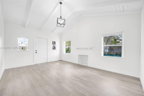 Снять в аренду виллу или дом в Майами, Флорида 2 спальни, 87.05м2, № 2029957 - фото 16