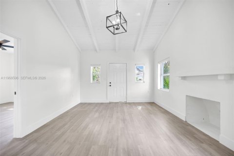 Снять в аренду виллу или дом в Майами, Флорида 2 спальни, 87.05м2, № 2029957 - фото 17