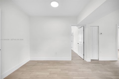 Снять в аренду виллу или дом в Майами, Флорида 2 спальни, 87.05м2, № 2029957 - фото 22