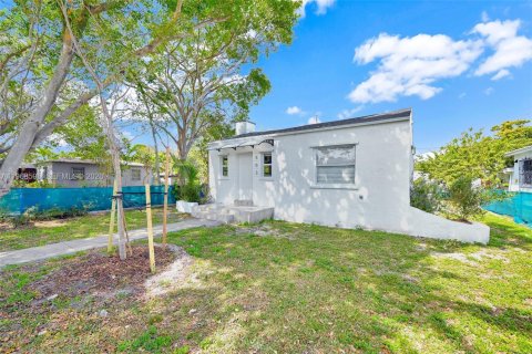 Снять в аренду виллу или дом в Майами, Флорида 2 спальни, 87.05м2, № 2029957 - фото 24