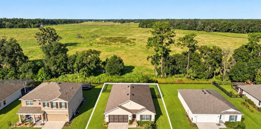 Villa ou maison à Brooksville, Floride 4 chambres, 170.01 m2 № 2416273