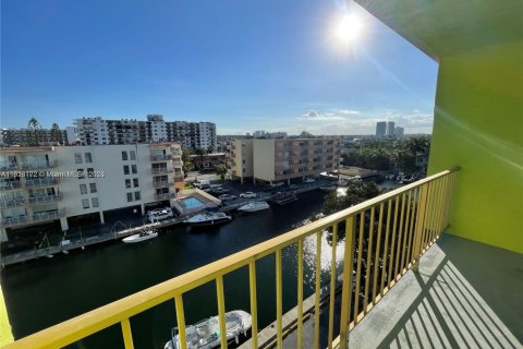 Снять в аренду виллу или дом в Норт-Майами-Бич, Флорида 1 спальня, 69.68м2, № 1970824 - фото 1