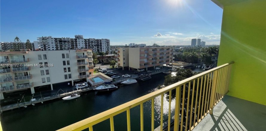 Дом в Норт-Майами-Бич, Флорида 1 спальня, 69.68м2 № 1970824