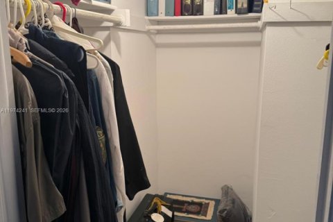 Condominio en venta en Hallandale Beach, Florida, 1 dormitorio, 58.06 m2 № 2036582 - foto 12