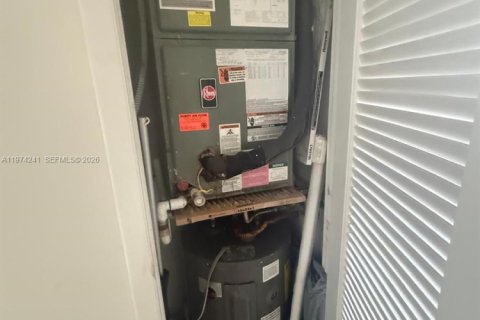 Condominio en venta en Hallandale Beach, Florida, 1 dormitorio, 58.06 m2 № 2036582 - foto 13