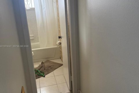 Condominio en venta en Hallandale Beach, Florida, 1 dormitorio, 58.06 m2 № 2036582 - foto 10