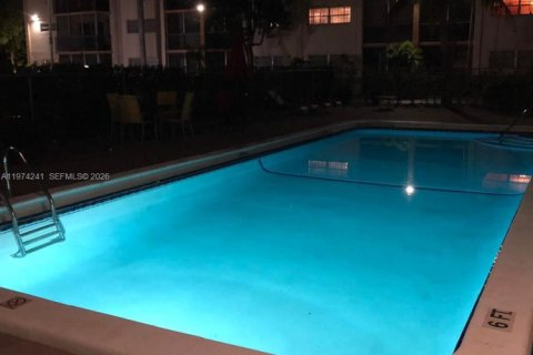 Condominio en venta en Hallandale Beach, Florida, 1 dormitorio, 58.06 m2 № 2036582 - foto 15