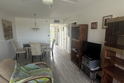 Condominio en venta en Hallandale Beach, Florida, 1 dormitorio, 58.06 m2 № 2036582 - foto 8