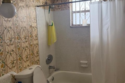 Condominio en venta en Hallandale Beach, Florida, 1 dormitorio, 58.06 m2 № 2036582 - foto 11