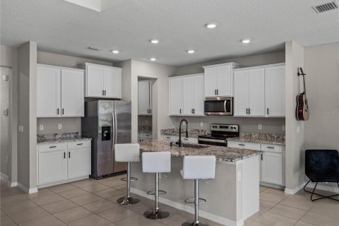 House in Dade City, Florida 4 bedrooms, 312.99 sq.m. № 1790100 - photo 17
