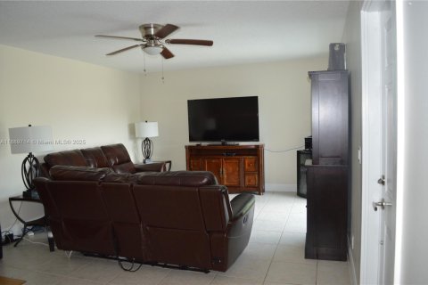 Adosado en venta en Greenacres, Florida, 2 dormitorios, 116.31 m2 № 1944826 - foto 12