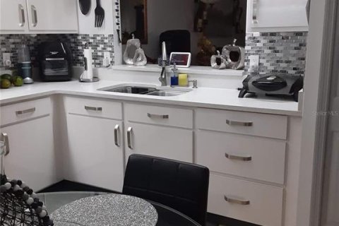 House in Orlando, Florida 3 bedrooms, 108.05 sq.m. № 2201891 - photo 7