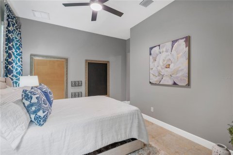 House in Tampa, Florida 5 bedrooms, 433.39 sq.m. № 2109240 - photo 25