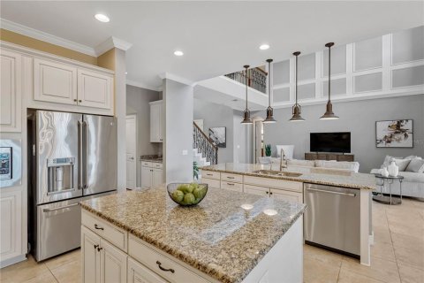 House in Tampa, Florida 5 bedrooms, 433.39 sq.m. № 2109240 - photo 12