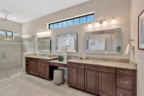 House in Tampa, Florida 5 bedrooms, 433.39 sq.m. № 2109240 - photo 23