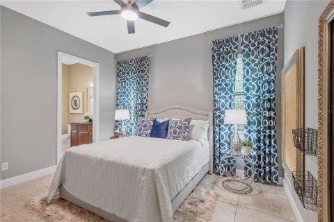 House in Tampa, Florida 5 bedrooms, 433.39 sq.m. № 2109240 - photo 24