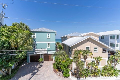 Condo in Indian Rocks Beach, Florida, 2 bedrooms  № 2212659 - photo 22