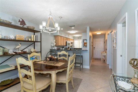 Condo in Indian Rocks Beach, Florida, 2 bedrooms  № 2212659 - photo 15