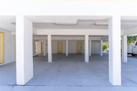 Condo in Indian Rocks Beach, Florida, 2 bedrooms  № 2212659 - photo 27