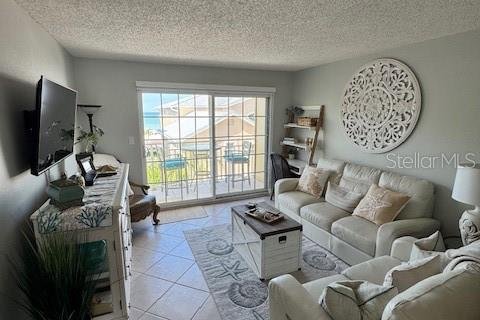Condo in Indian Rocks Beach, Florida, 2 bedrooms  № 2212659 - photo 14