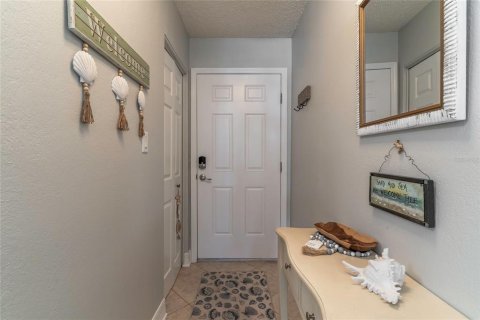 Condo in Indian Rocks Beach, Florida, 2 bedrooms  № 2212659 - photo 5
