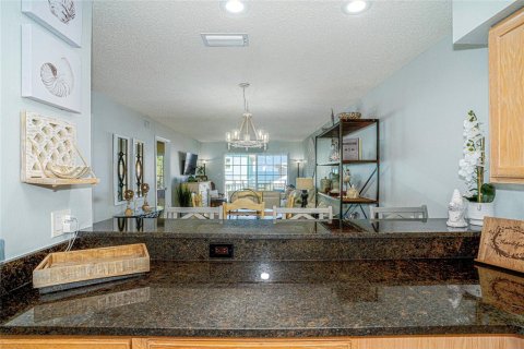 Condo in Indian Rocks Beach, Florida, 2 bedrooms  № 2212659 - photo 10