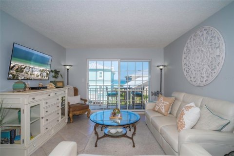 Condo in Indian Rocks Beach, Florida, 2 bedrooms  № 2212659 - photo 18