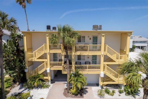 Condo in Indian Rocks Beach, Florida, 2 bedrooms  № 2212659 - photo 2