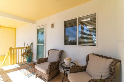 Condo in Indian Rocks Beach, Florida, 2 bedrooms  № 2212659 - photo 23