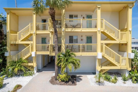 Condo in Indian Rocks Beach, Florida, 2 bedrooms  № 2212659