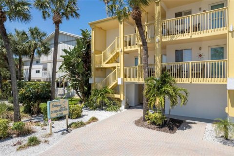 Condo in Indian Rocks Beach, Florida, 2 bedrooms  № 2212659 - photo 16