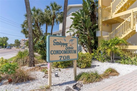 Condo in Indian Rocks Beach, Florida, 2 bedrooms  № 2212659 - photo 25