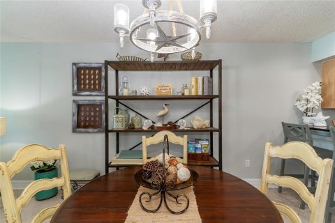Condo in Indian Rocks Beach, Florida, 2 bedrooms  № 2212659 - photo 13