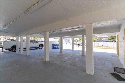 Condo in Indian Rocks Beach, Florida, 2 bedrooms  № 2212659 - photo 26