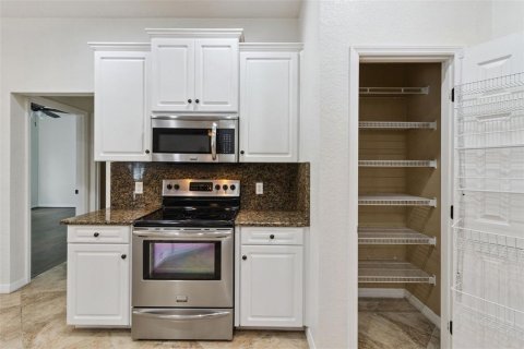House in Lakeland, Florida 4 bedrooms, 185.34 sq.m. № 2348388 - photo 11